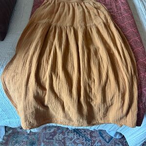 Gold gauzy skirt with pockets